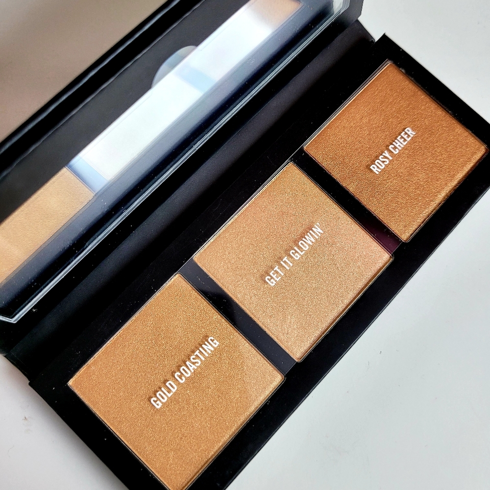 MAC Hyper Real Glow Palette Get It Glowin
